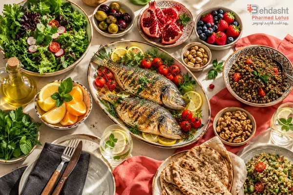 میز غذای مدیترانه ای شامل ماهی سبزیجات میوه و مغزها