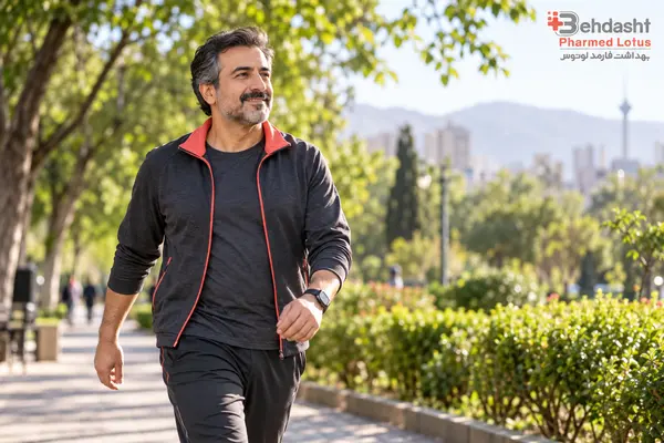 مرد میانسال در حال پیاده روی برای سلامت قلب و عملکرد جنسی